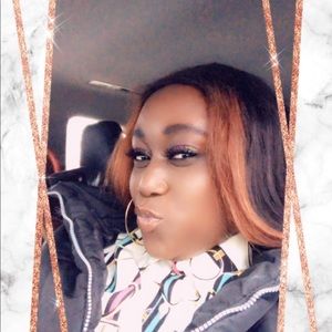 Meet your Posher, Akeila